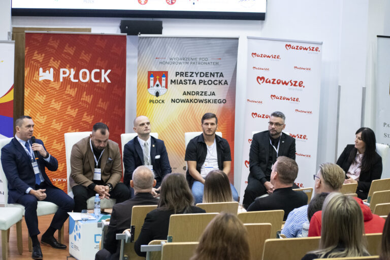 Uczestnicy debaty podczas IV Płockiego Forum Gospodarczego
