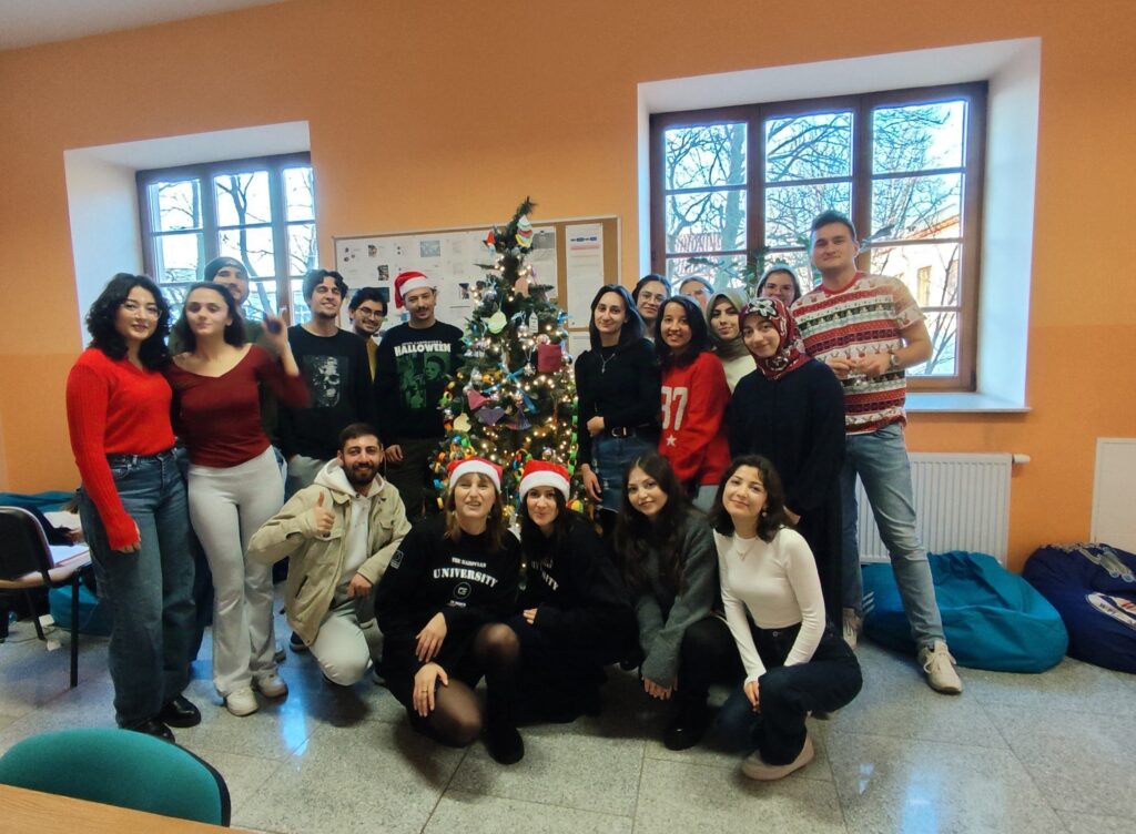 Studenci Erasmus+ podczas wigilii