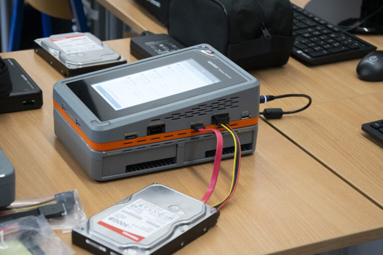 Sprzęt elektroniczny do wykonywania dochodzeń sądowych