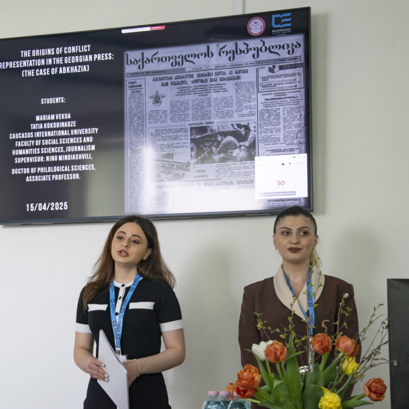 Studentki prelegentki z za granicy podczas prezentowania badań